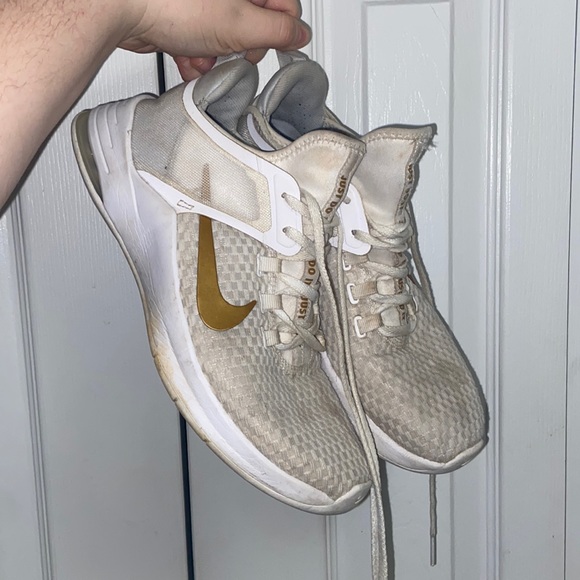 Nike Shoes - Nike| Nike Air Max Bella TR 2 Sneakers